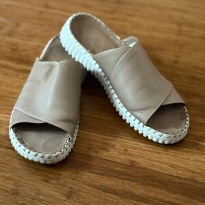 Eric Michael Gloria Women’s Leather Slide Sandals Size 41 Beige